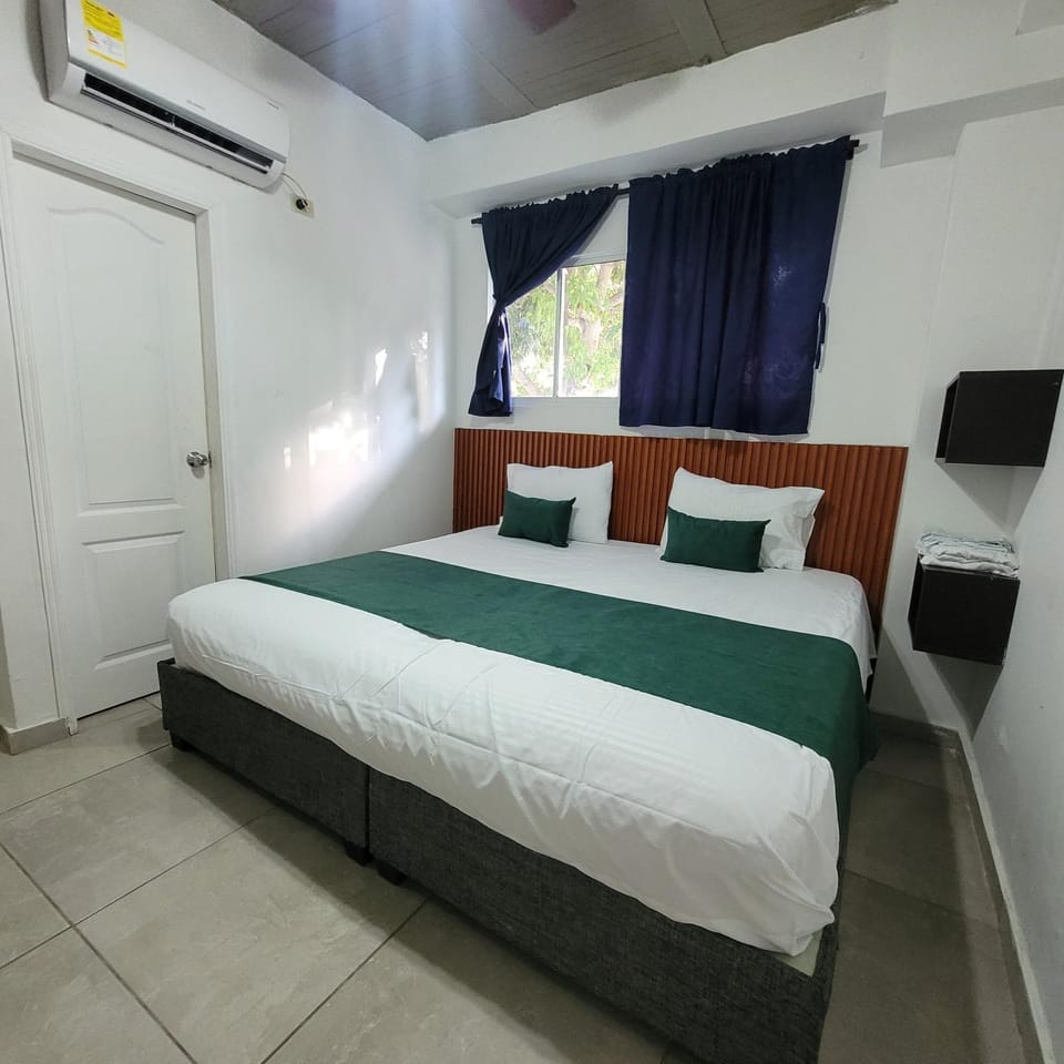 Bed, Photo of the whole room, Bedroom, air conditioner