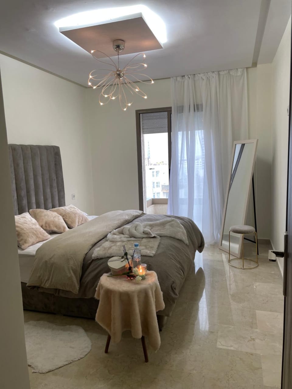 Bed, Living room, Photo of the whole room, Seating area, Bedroom, towels