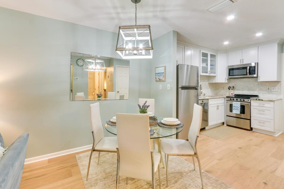 Walk to Beach: Hilton Head Condo w/ Pool Access Villa in Hilton Head Island