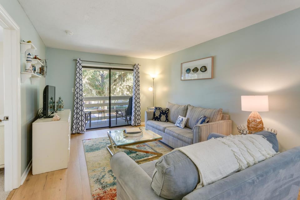 Walk to Beach: Hilton Head Condo w/ Pool Access Villa in Hilton Head Island