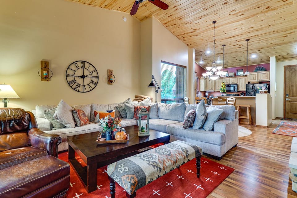 Top-Rated Torreon Community! Deck & Forest Views! House in Show Low