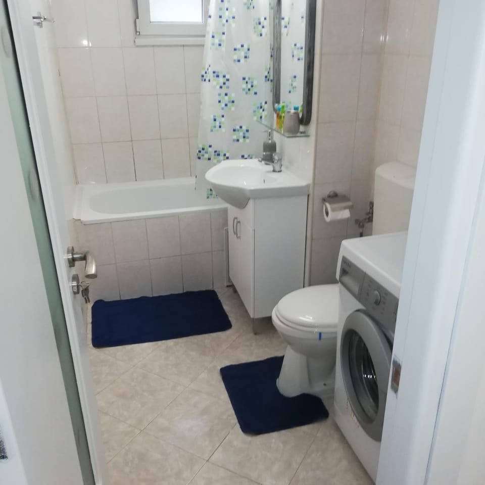 Shower, Toilet, Bathroom, washing machine