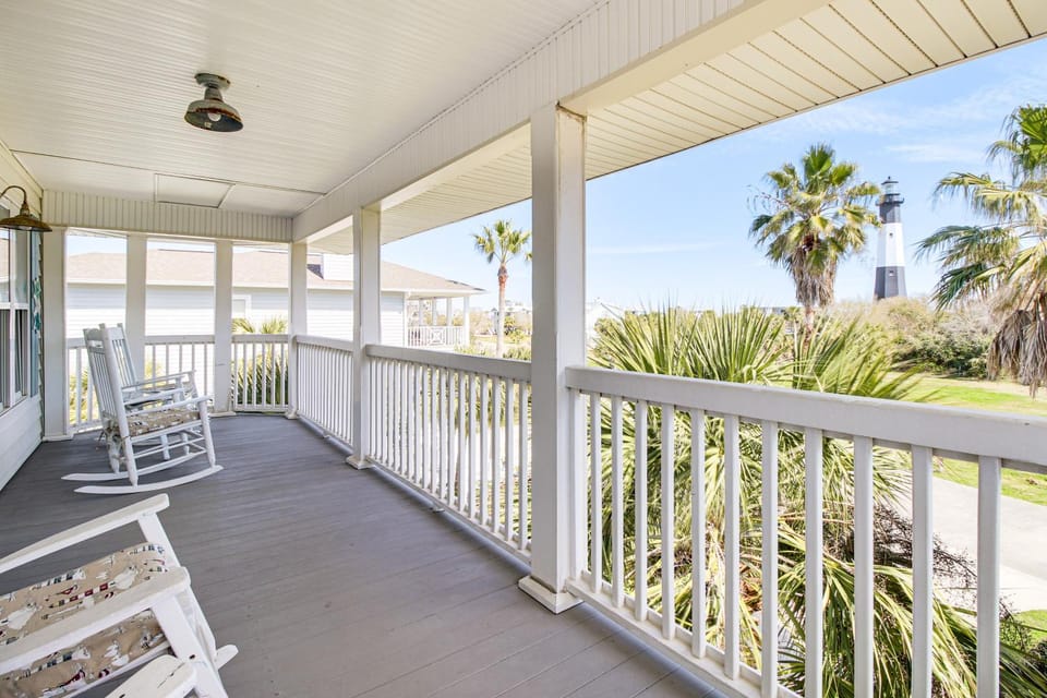 Tybee Island Gem: Spacious Home w/ Private Pool House in Tybee Island