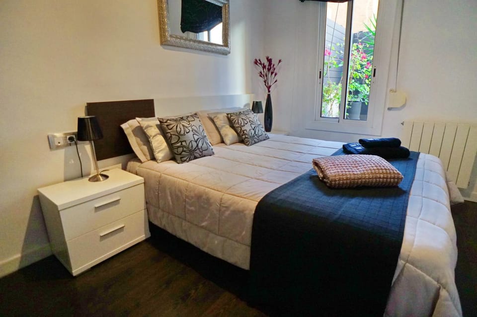 Bed, Day, Bedroom