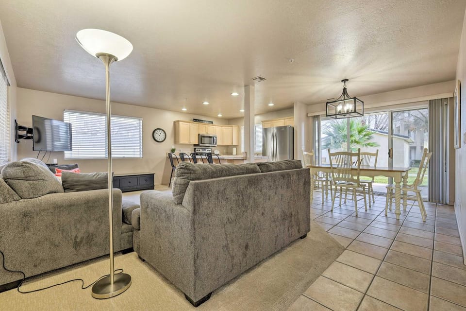 Beautiful St George Condo ~ 5 Mi to Downtown! House in St George