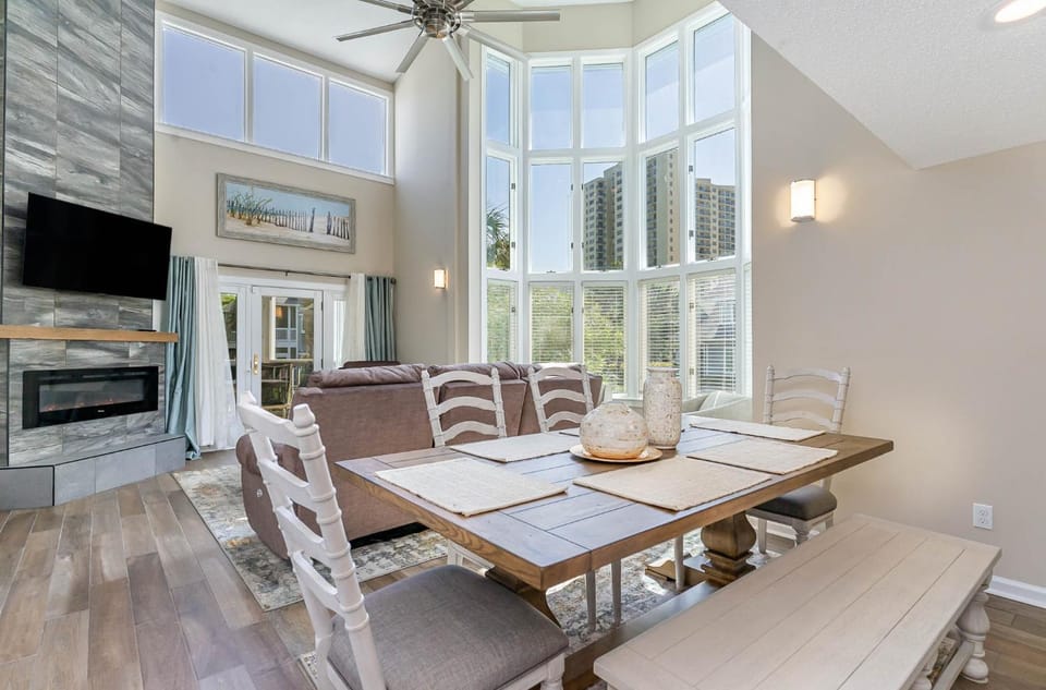 Living room, Dining area
