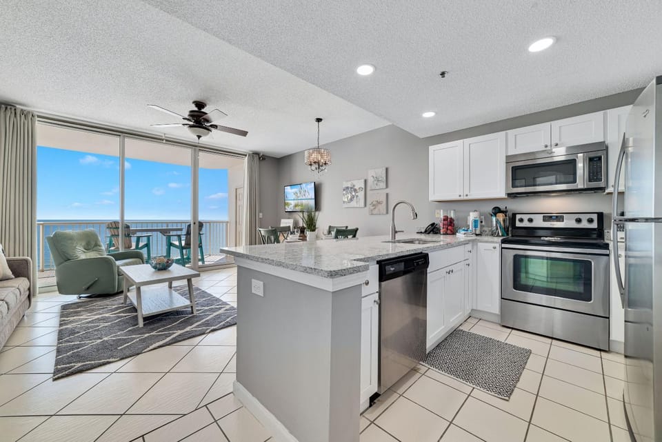 View (from property/room), Kitchen or kitchenette, Sea view