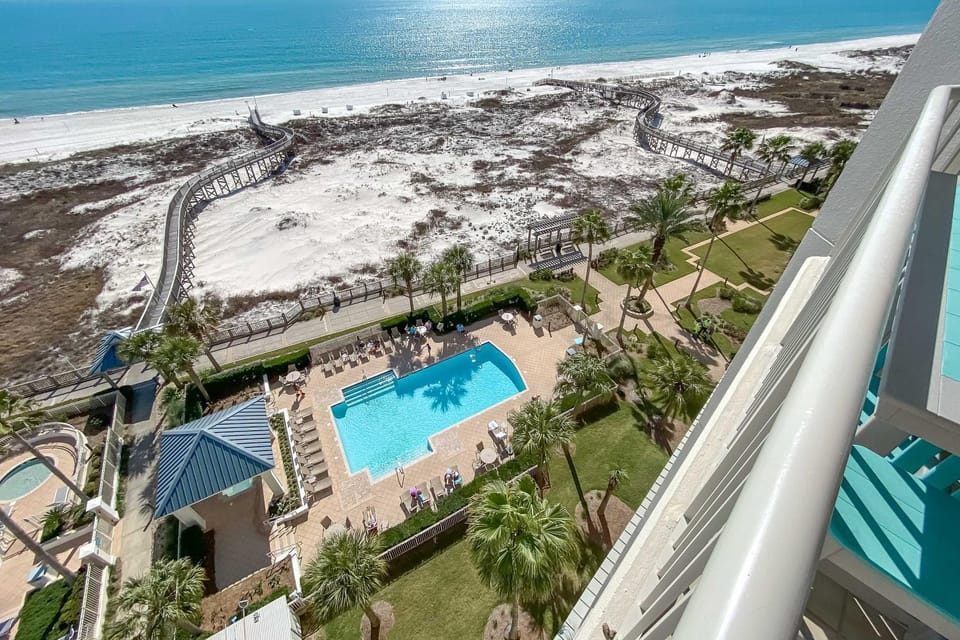 Bird's eye view, Beach, Pool view, Sea view, Swimming pool, sunbed