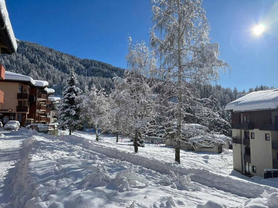 Property building, Natural landscape, Winter