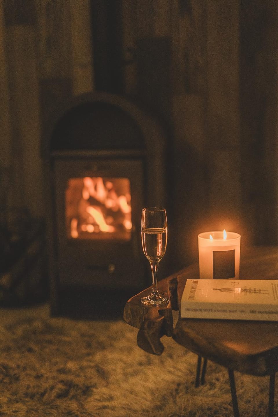 Living room, Seating area, Evening entertainment, fireplace