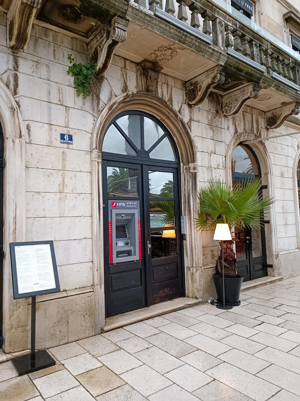 Facade/entrance