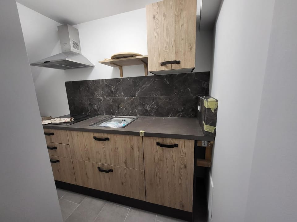 Kitchen or kitchenette