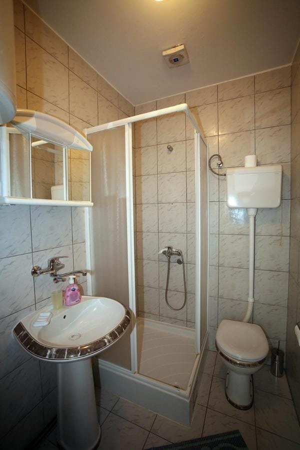 Shower, Bathroom, towels