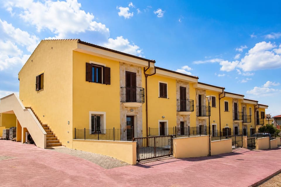 Property building, Day, Neighbourhood, Street view