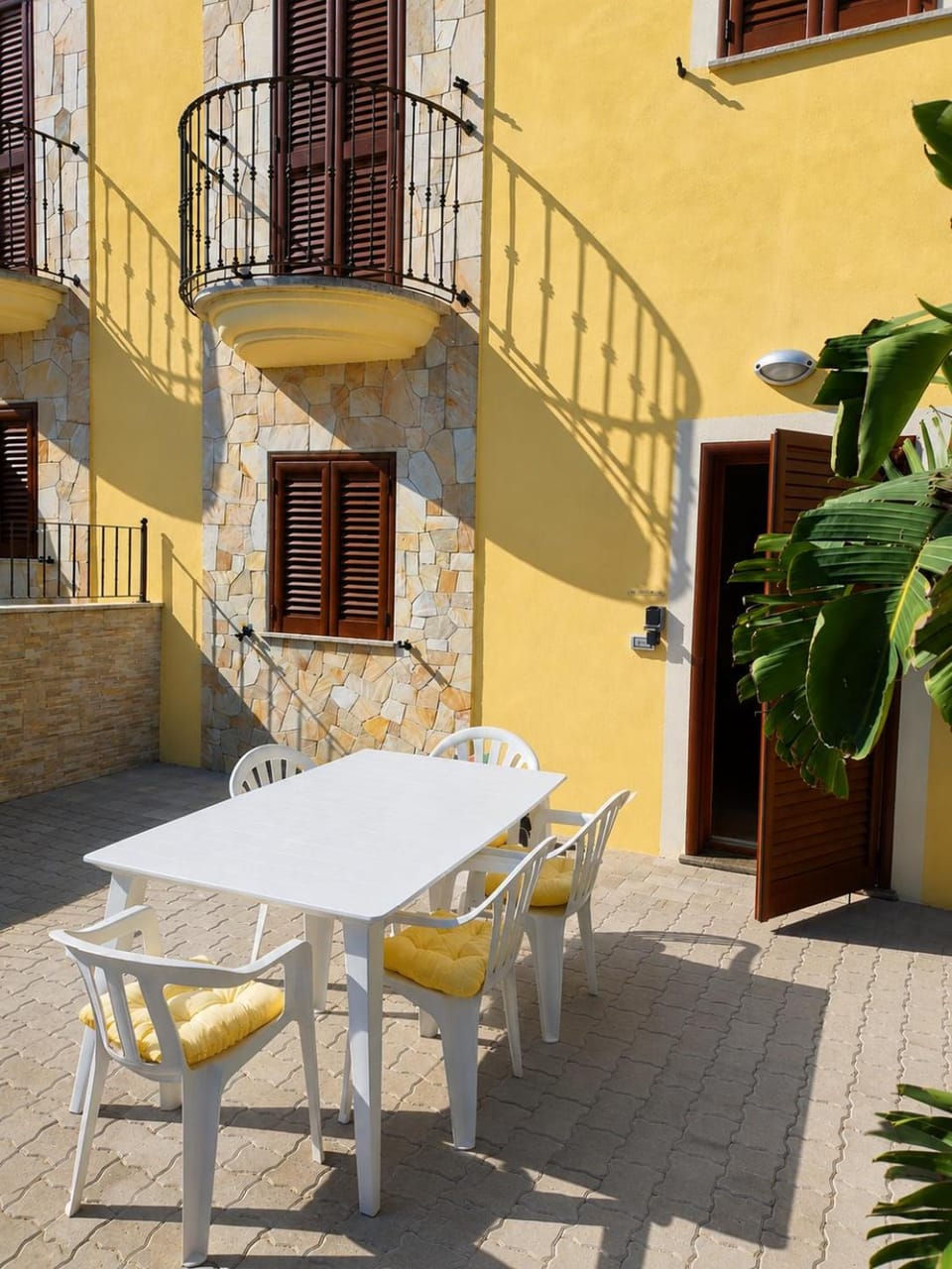 Patio, Day, View (from property/room), Balcony/Terrace, Dining area