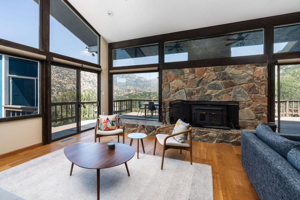 View (from property/room), Living room, Mountain view, flat iron
