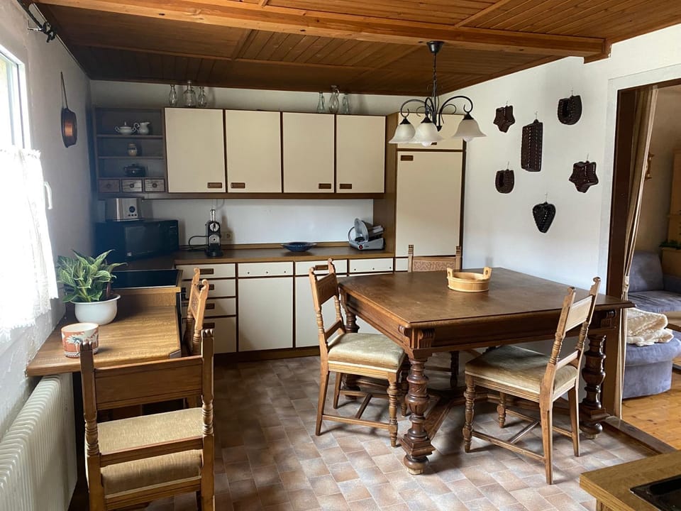 Seating area, Dining area, kitchen