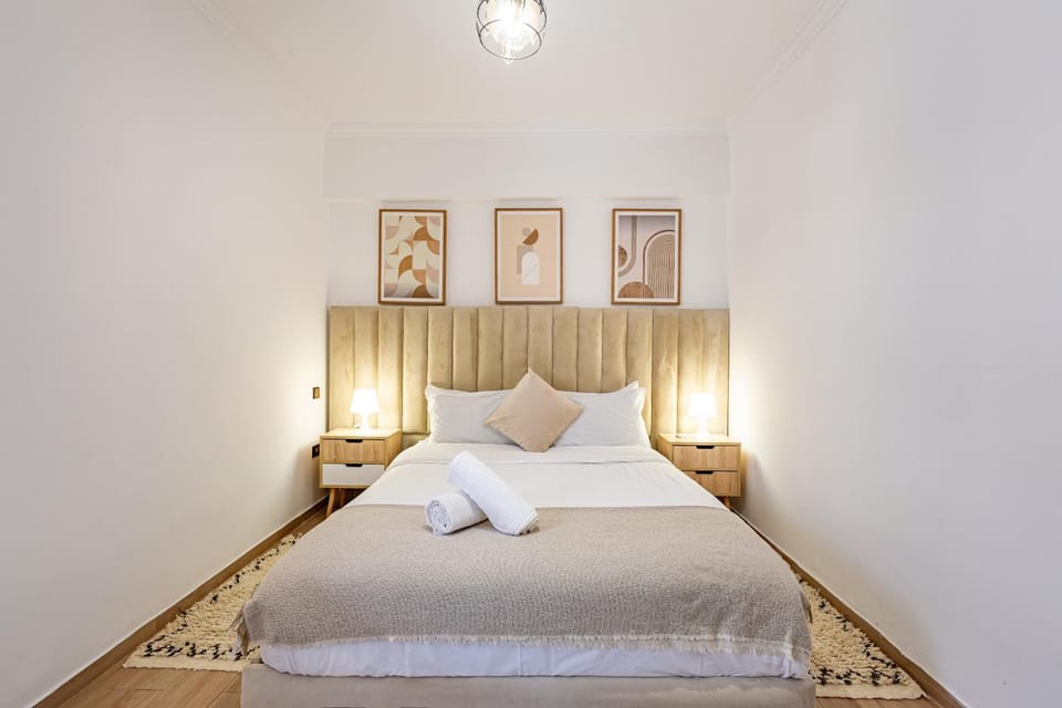 Bed, Photo of the whole room, Bedroom, towels