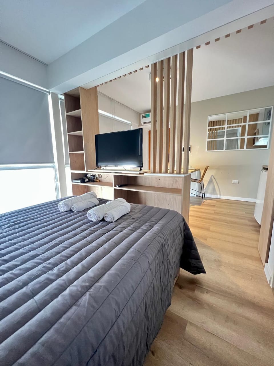 Bed, TV and multimedia, Photo of the whole room, Bedroom, hair dresser
