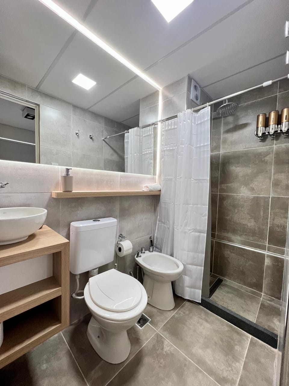 Shower, Toilet, Bathroom, bidet, towels