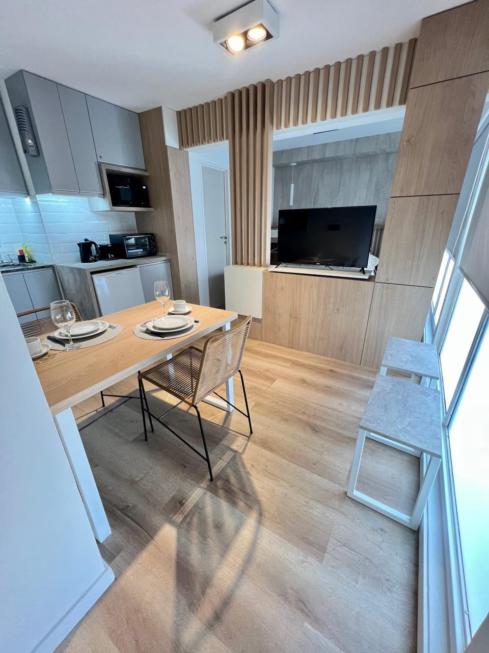 Kitchen or kitchenette, Dining area, minibar, oven, pet friendly
