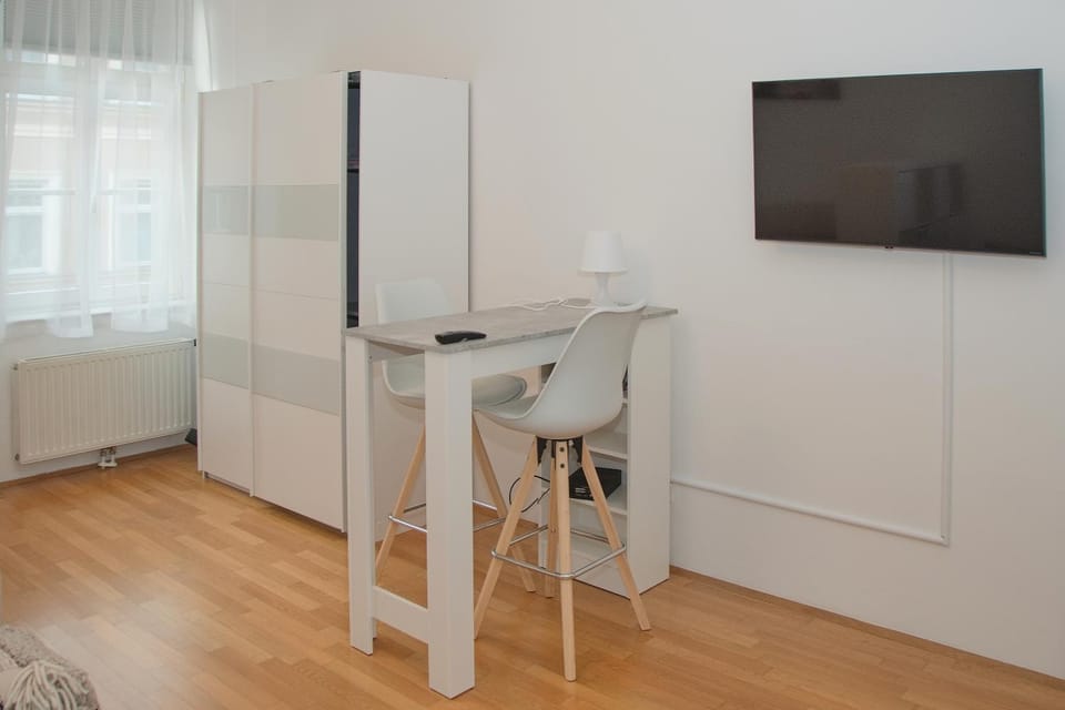 TV and multimedia, Dining area, internet, wardrobe