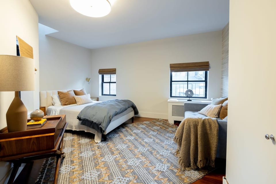 E10-3 3BR Designer Townhouse Apartment in East Village