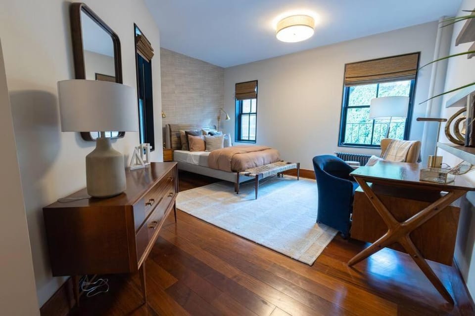 E10-3 3BR Designer Townhouse Apartment in East Village