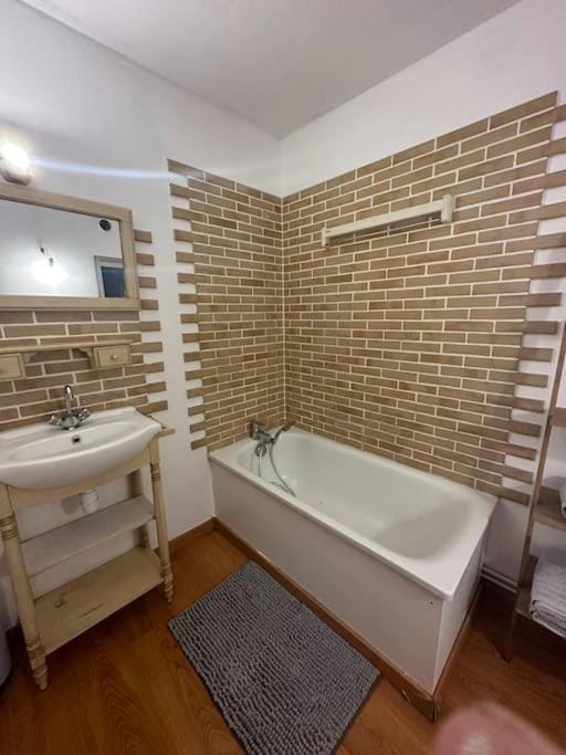 Charmante maison de ville Apartment in Normandy