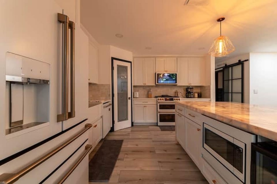 Kitchen or kitchenette, Dining area, dishwasher, oven, stove