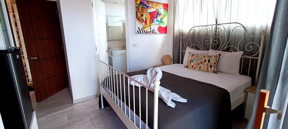 Bedroom, towels