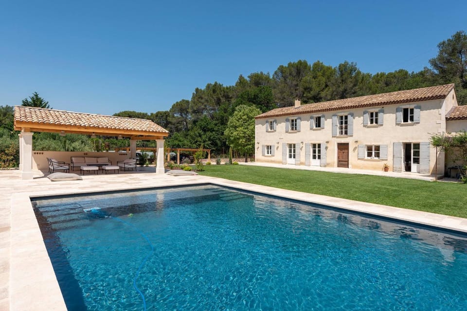 Property building, Garden, Swimming pool, Swimming pool