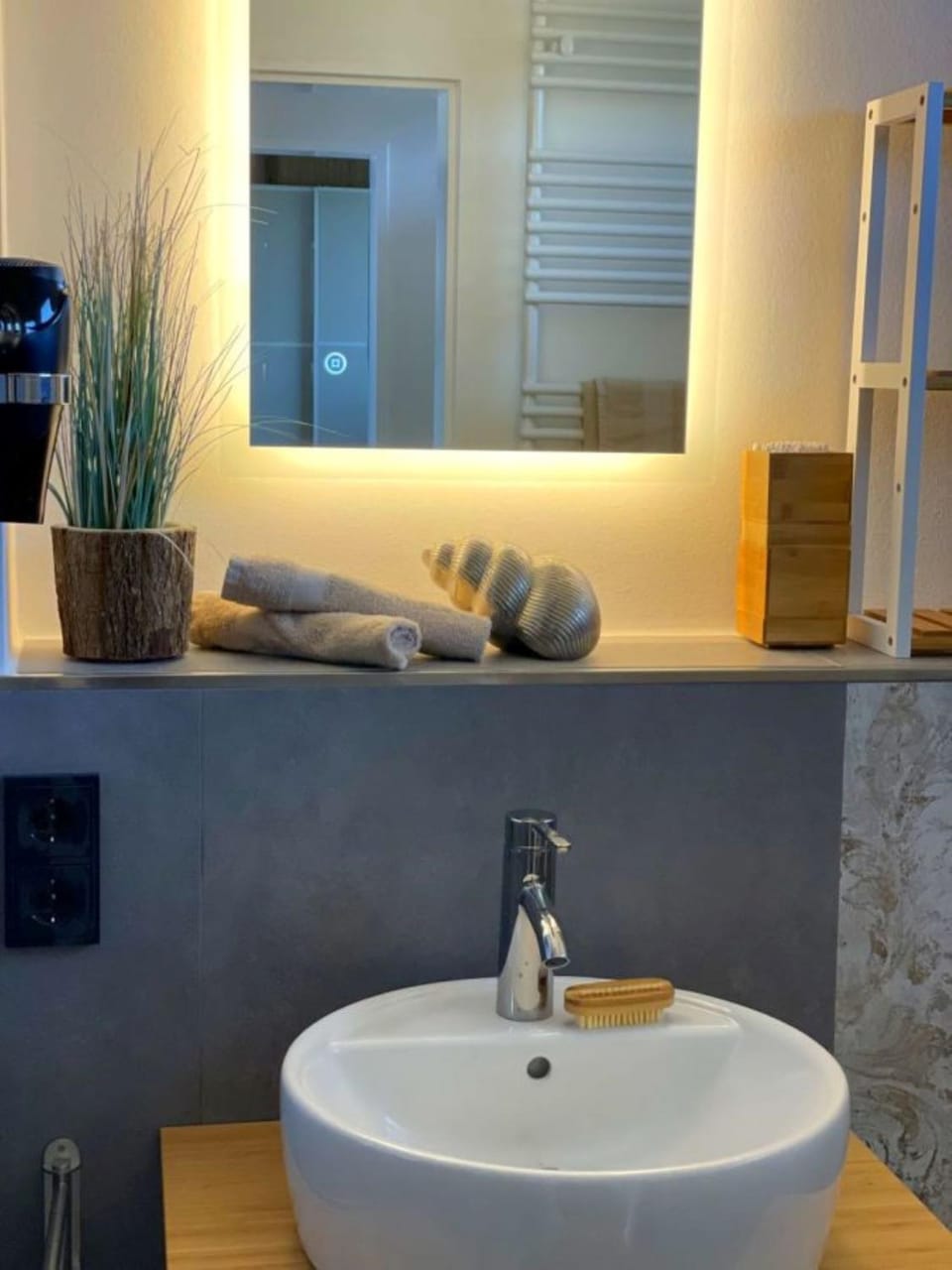 Bathroom, towels