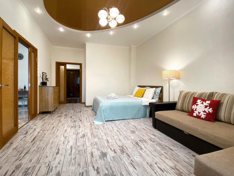 Bed, Photo of the whole room, Seating area, Bedroom