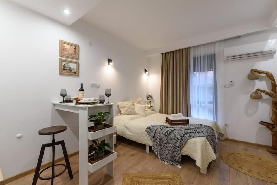 Living room, Seating area, Bedroom, towels