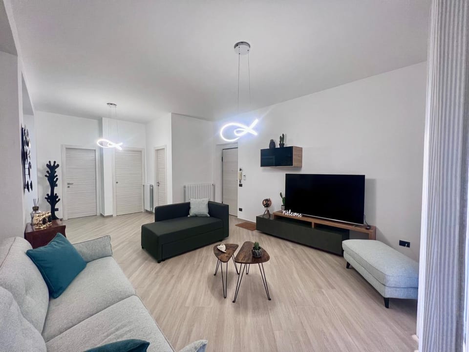 Communal lounge/ TV room, internet, air conditioner