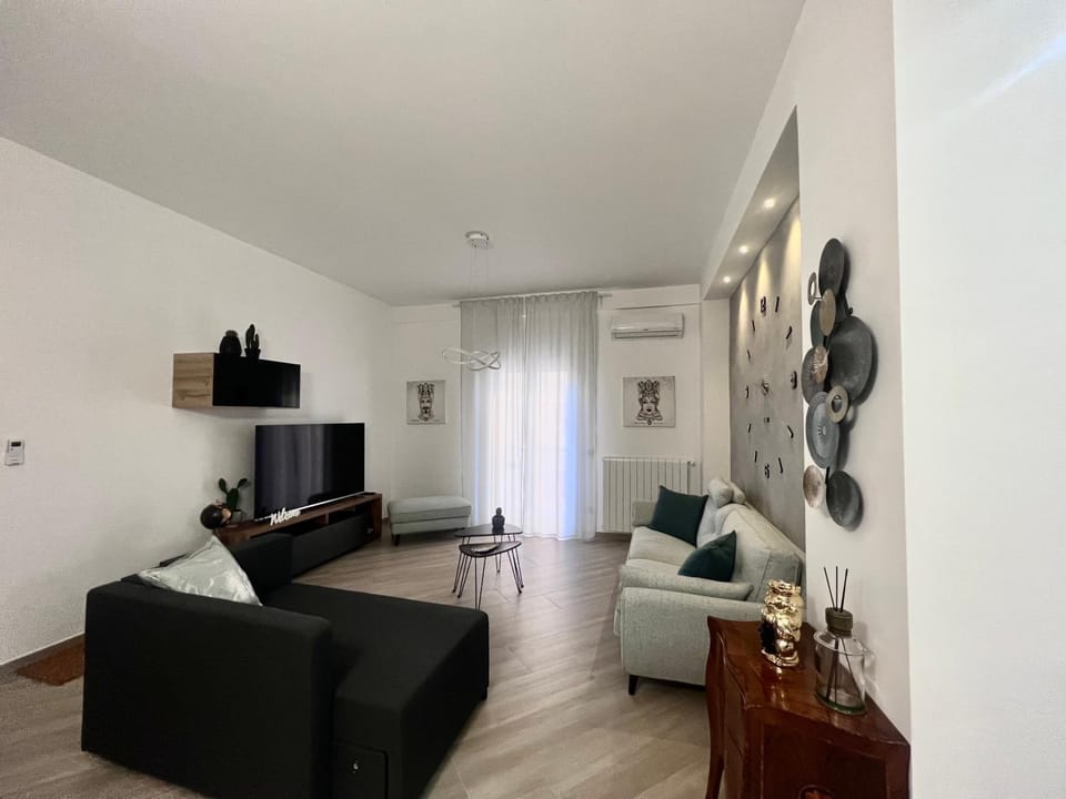Communal lounge/ TV room, Living room, Seating area, air conditioner