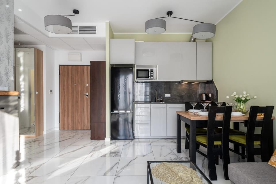 Kitchen or kitchenette, Dining area, dishwasher, stove