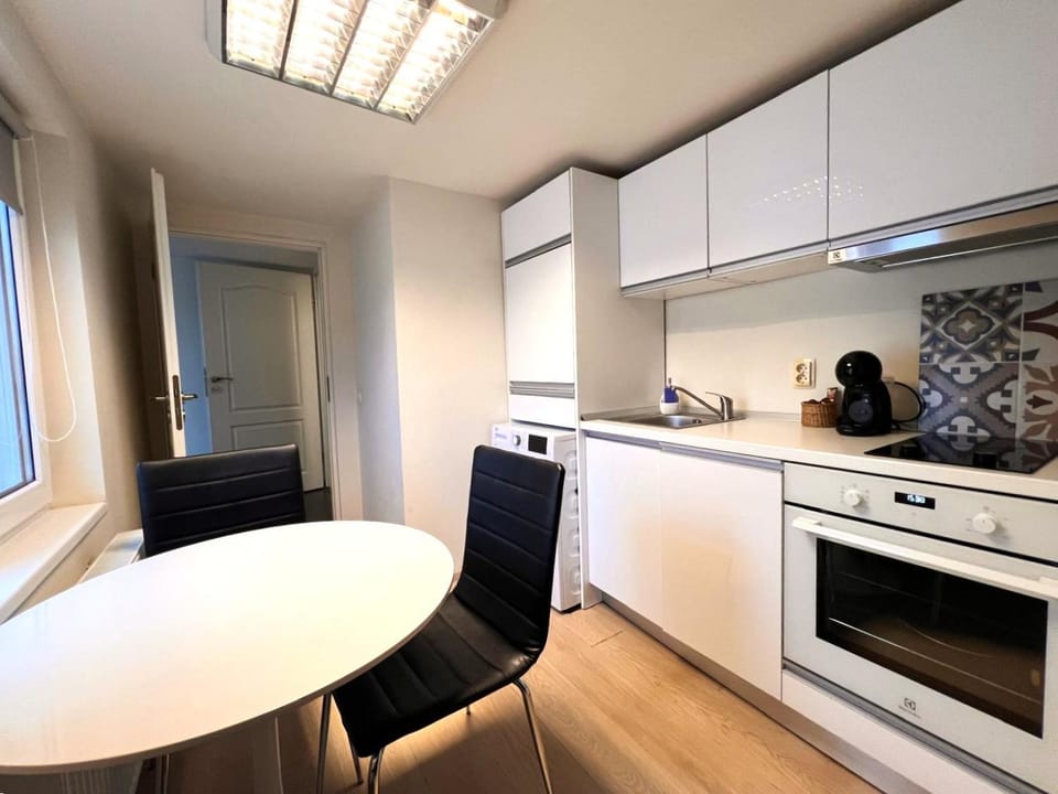 Kitchen or kitchenette, dishwasher, oven, washing machine, kitchen