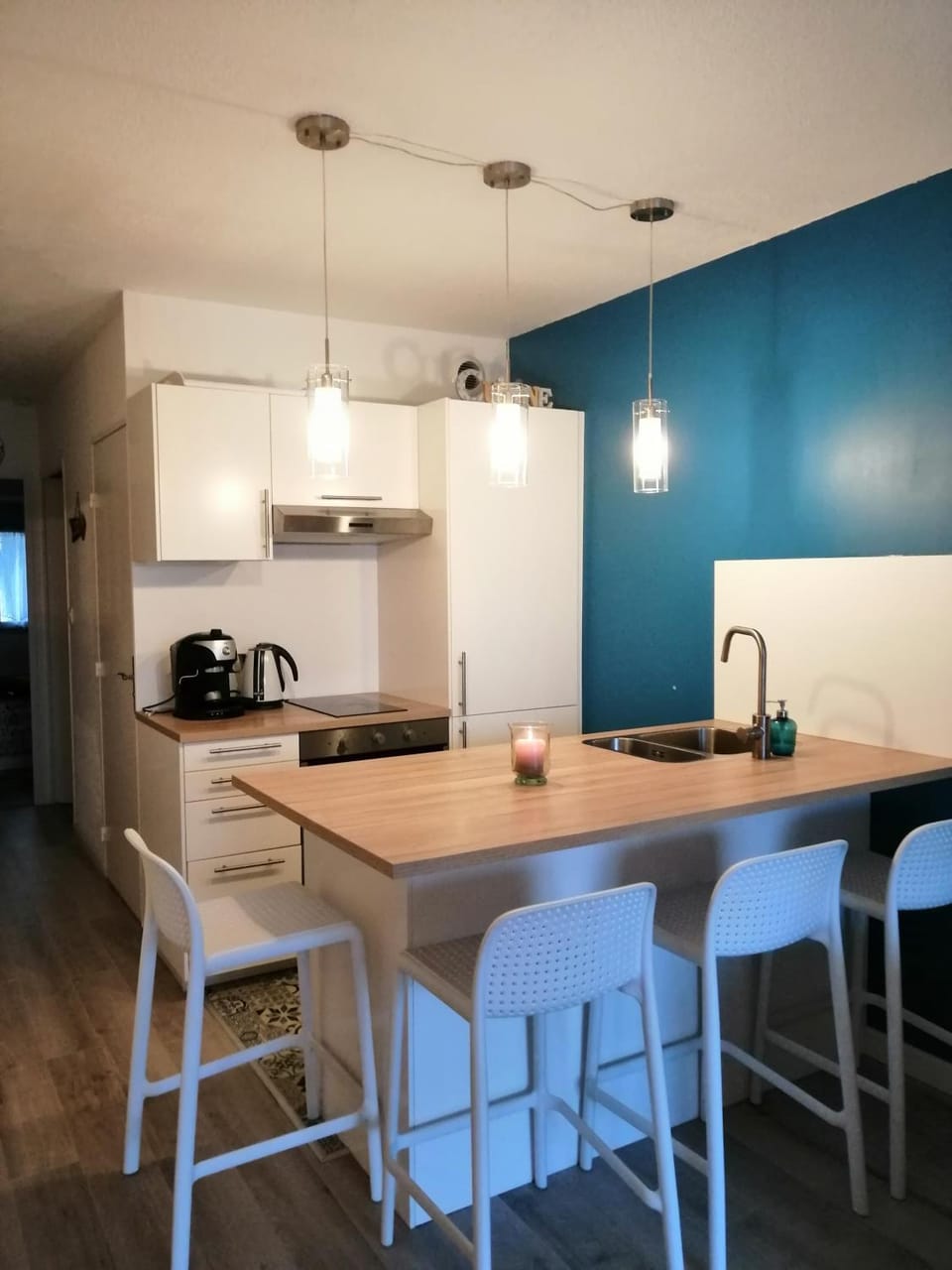 Dining area, minibar