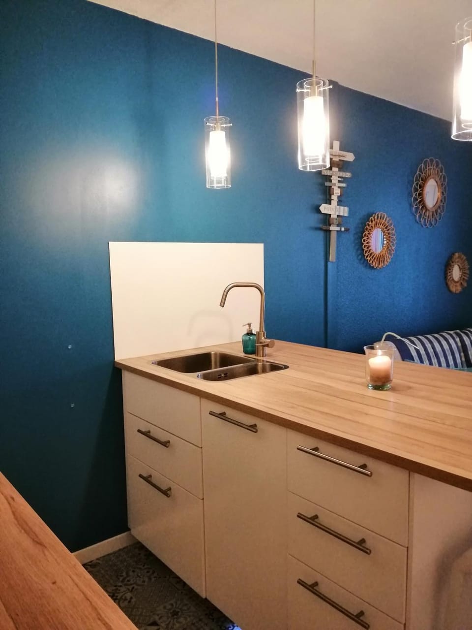 Kitchen or kitchenette