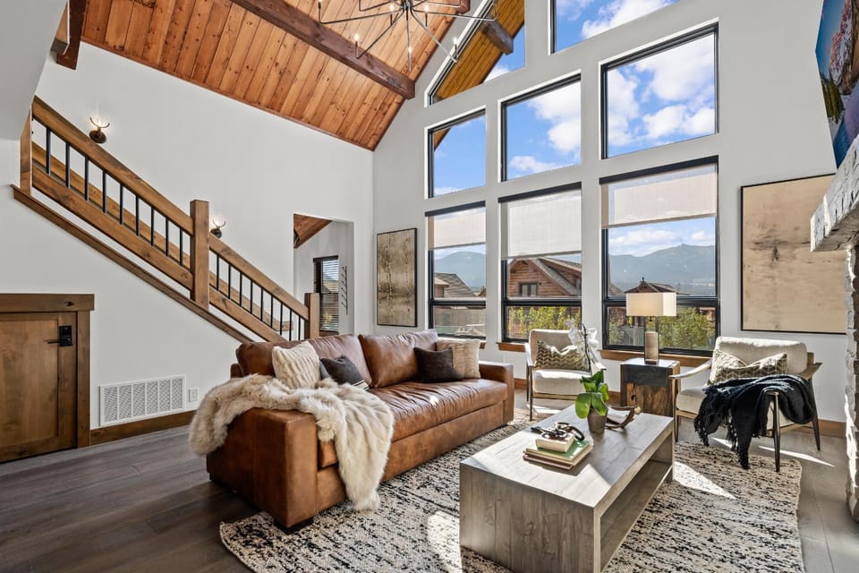 Rocky Mountain Gem! Two Large patios, Fireplace and Private Jacuzzi House in Estes Park