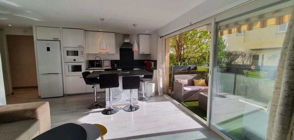 Kitchen or kitchenette, Living room, Dining area