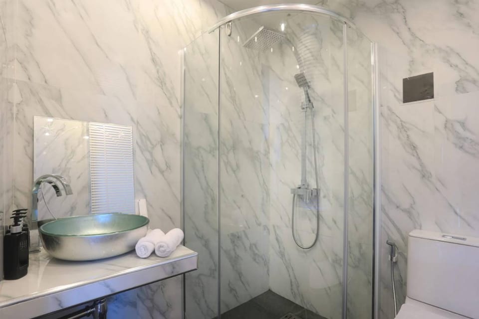Shower, Bathroom, towels