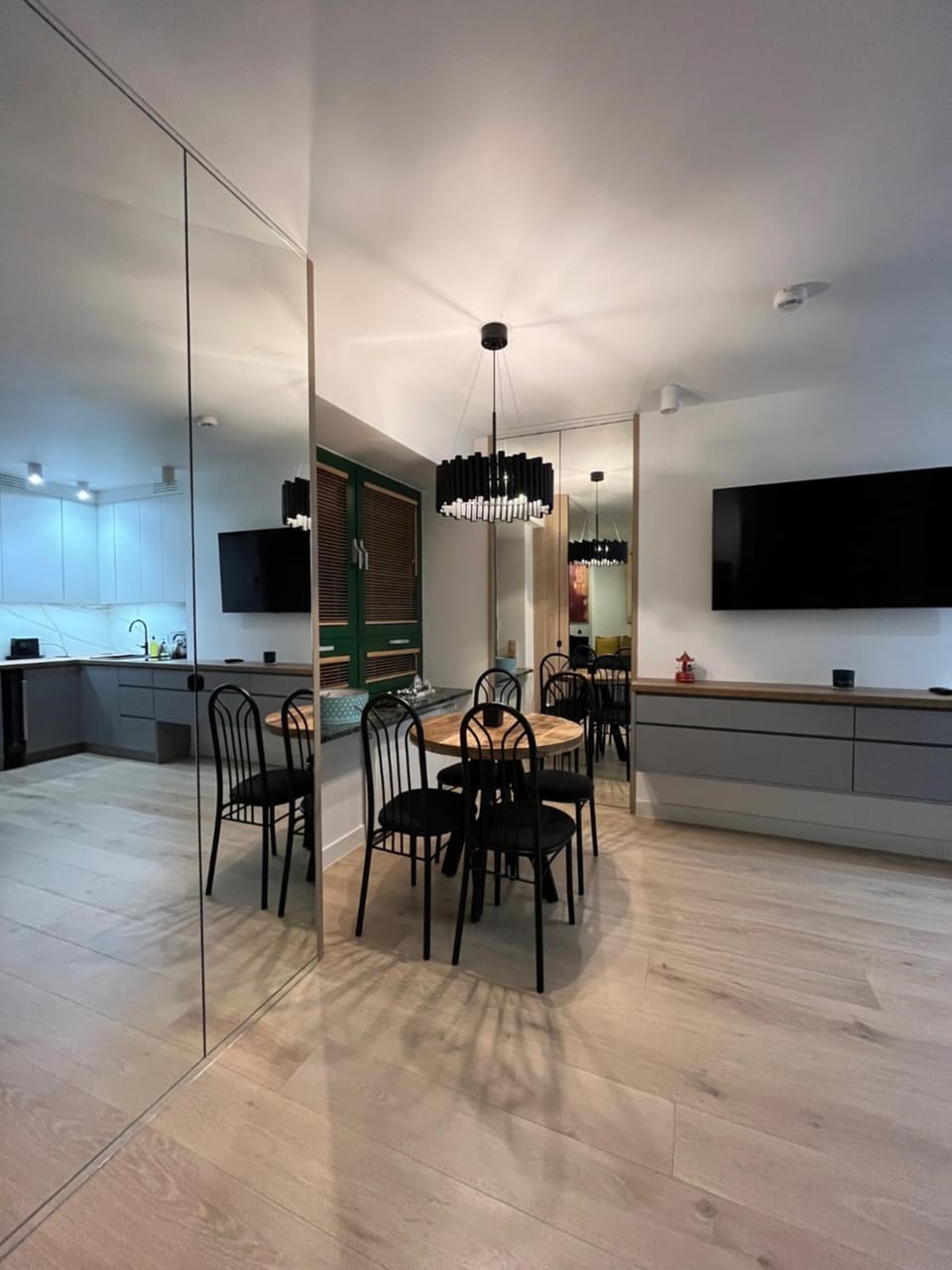 TV and multimedia, Kitchen or kitchenette, Living room, Dining area