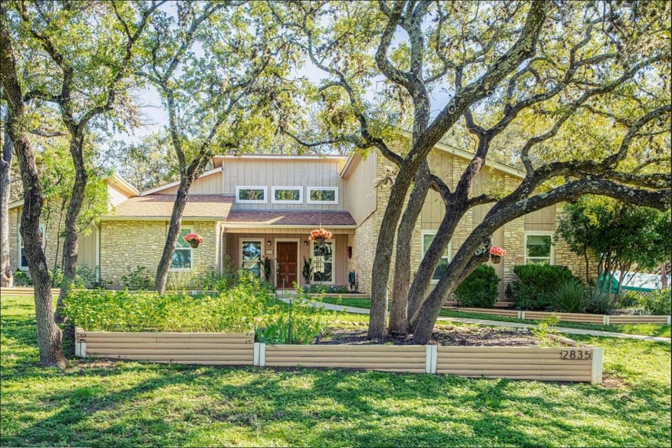 Property building, Garden view