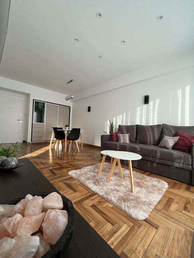 IMPECABLE DEPARTAMENTO. PLAZA COLON CON BALCON A LA CALLE Apartment in Mar del Plata