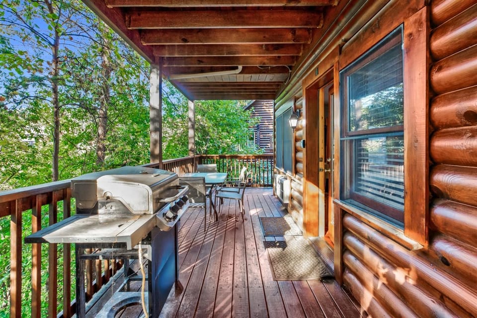 2mils Dollywood, Resort Pool, King Bed, SL6 House in Pigeon Forge