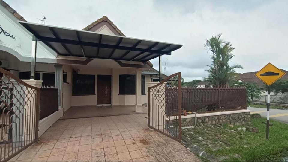 Rinting Corner Islamic Inn, Pasir Gudang House in Johor