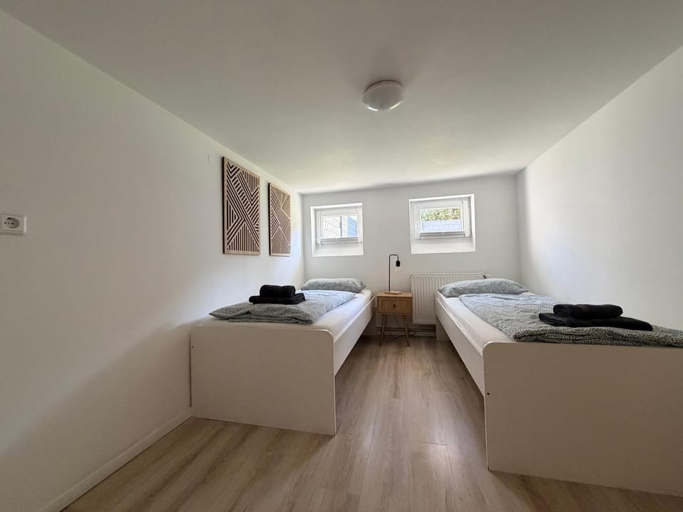 80qm - 4 rooms - private parking - Keller-Basement - MalliBase Apartments Apartment in Hanover